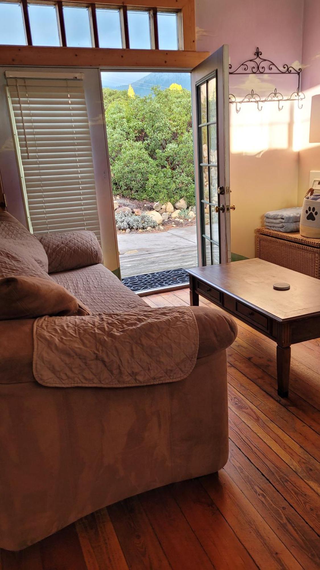 Angel Cottage With A Sauna Or The Cozy With A Jacuzzi Tub, Both Are Studios With A View Of Маунт-Шаста Номер фото
